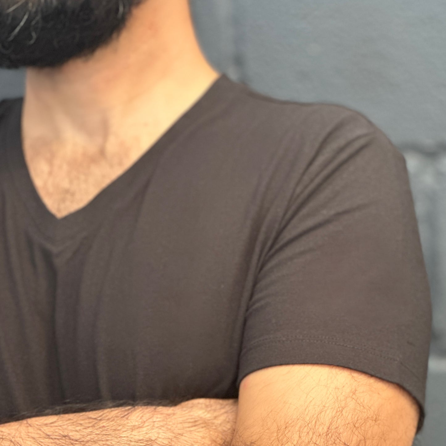 Playera Cuello V 100% Algodón peinado premium - Fit perfecto